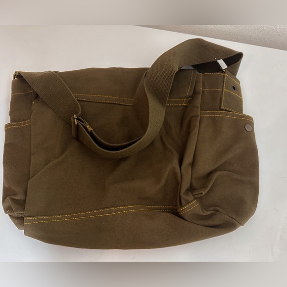 UO x Rothco Heavyweight Classic Canvas Messenger Bag in Olive Drab NWT - Picture 5 of 11